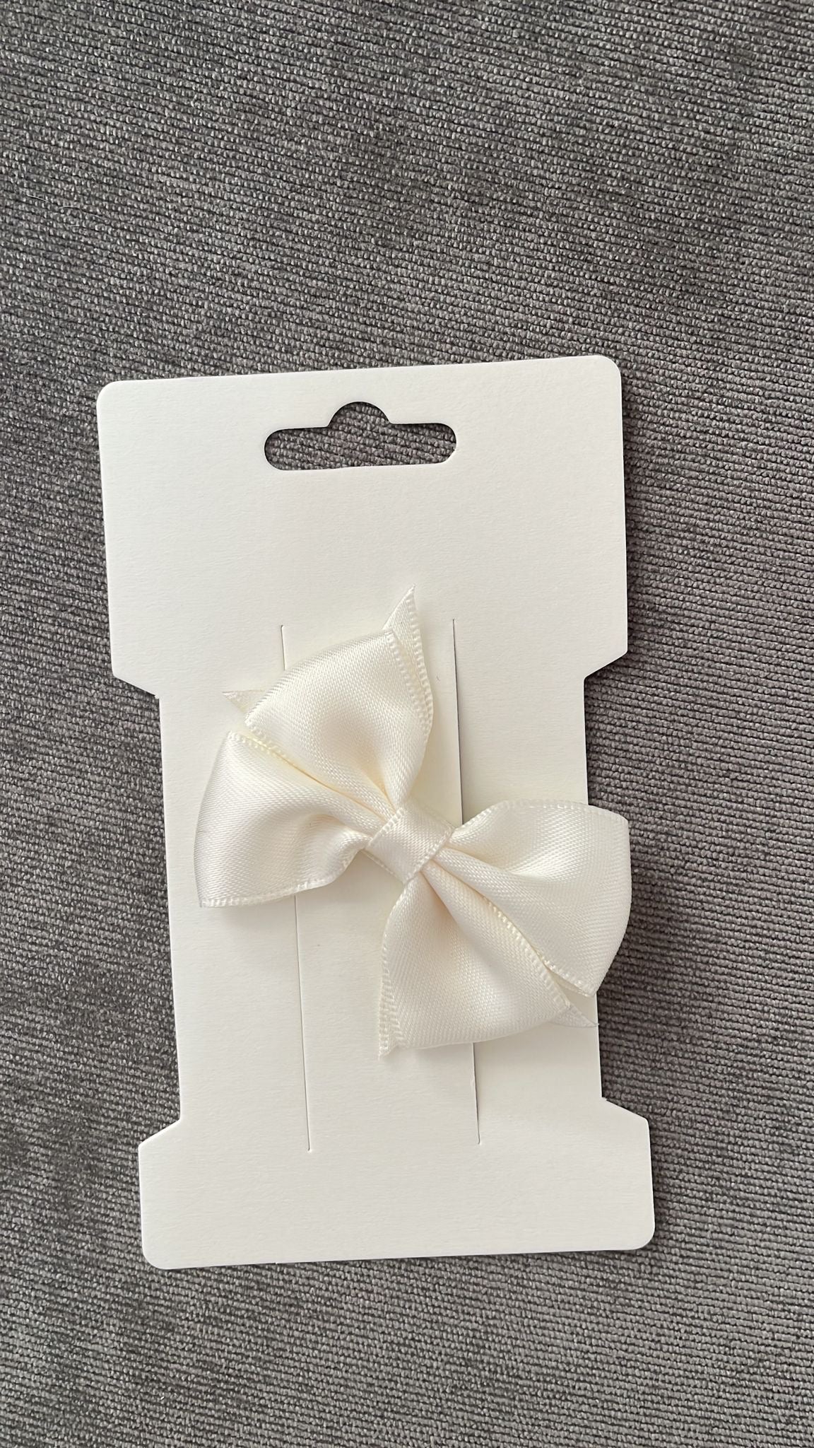 Ivory bow clip